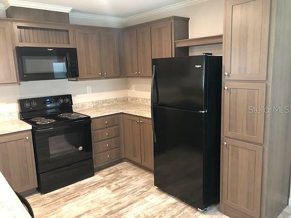 5th image of 375 Park Dr
