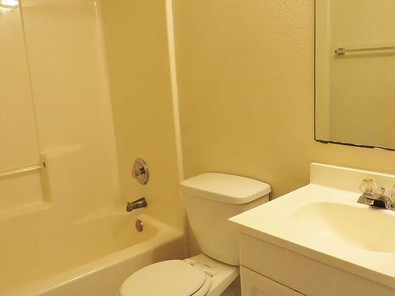 2216A Katy Ln — Photo 9