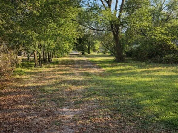 1723 Dixie St, Commerce, TX 75428