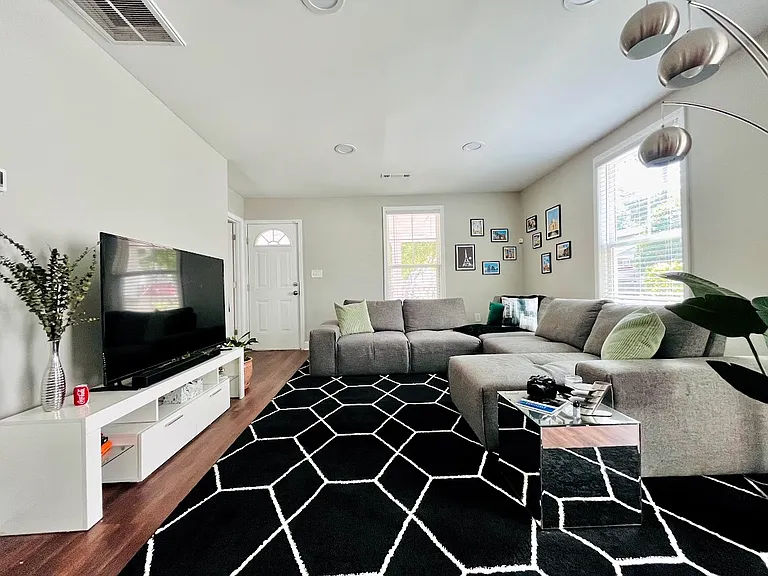 1369 Gault St SE — Photo 1