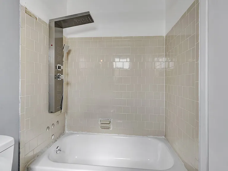Greenbriar Apartments — Photo 21