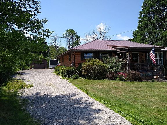 Side Driveway (RV Parking)