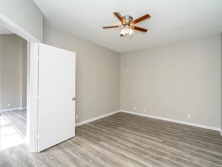 2826 Village Pkwy — Photo 25