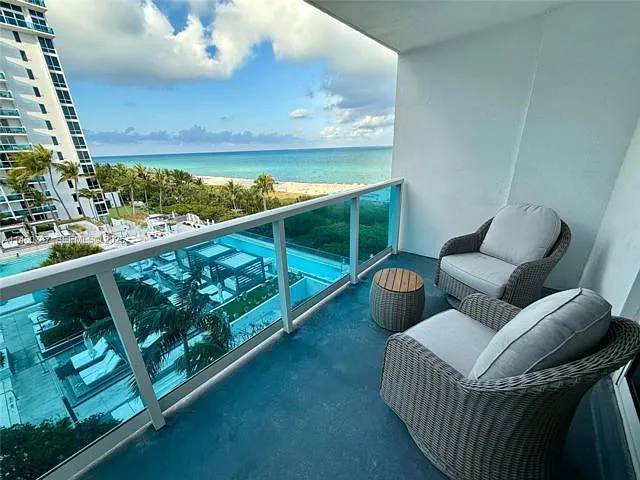 2301 Collins Ave #1121 — Photo 9