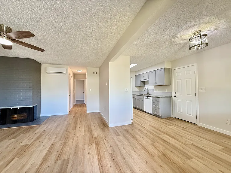 10919 SE 5th St — Photo 3