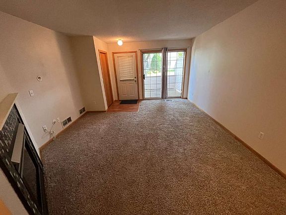 3rd image of 1049 Lovell Ave W