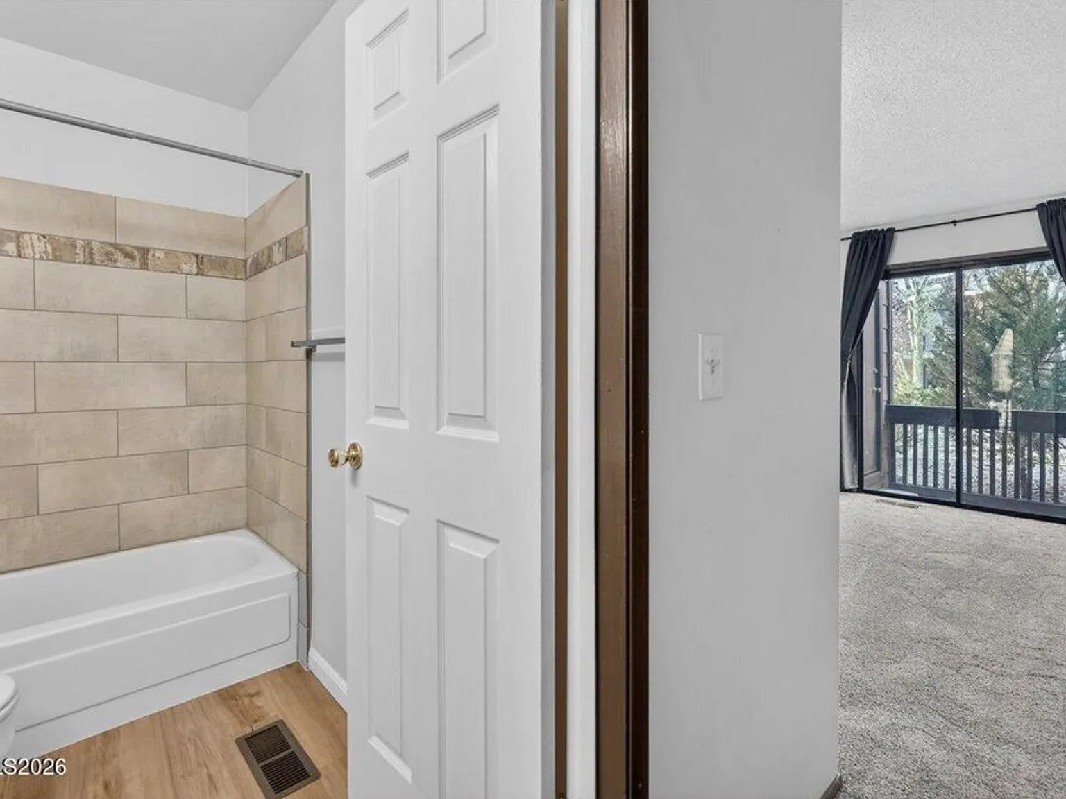 2 bed, 867 sqft, $1,680 — Photo 4