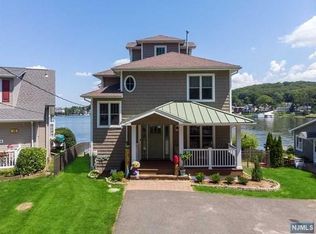 15 Cottage Ave, Landing, NJ 07850