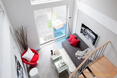 Rented by aptsandlofts.com