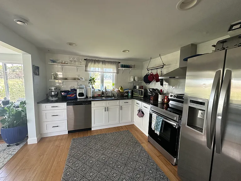 181 Kent St — Photo 2