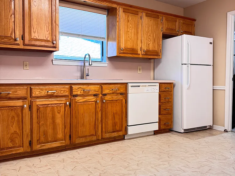 2527 Westminster Dr — Photo 3