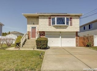 189 N Richmond Ave, Massapequa, NY 11758