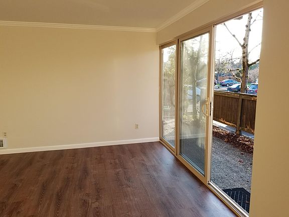 2nd image of 11112 NE 68th St APT 315