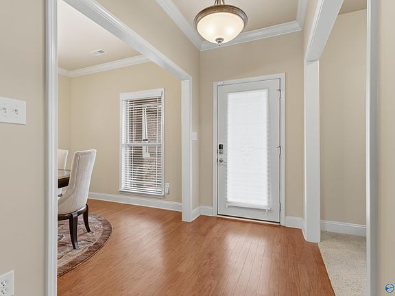 4th image of 109 Harbor Glen Dr SW