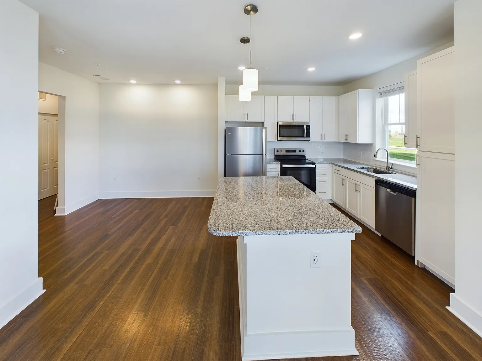 2 bed, 1150 sqft, $2,179 — Photo 3