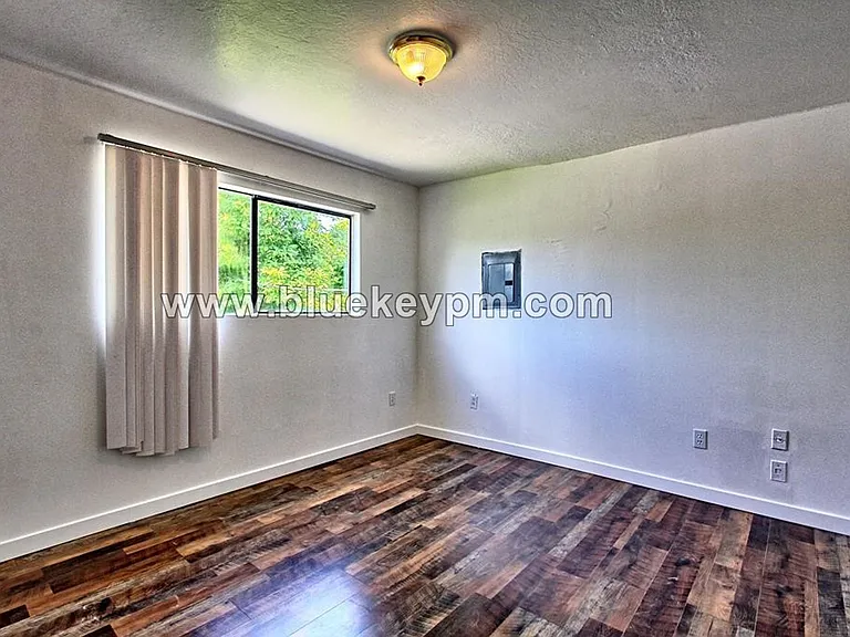 4716 NE 108th Ave — Photo 5
