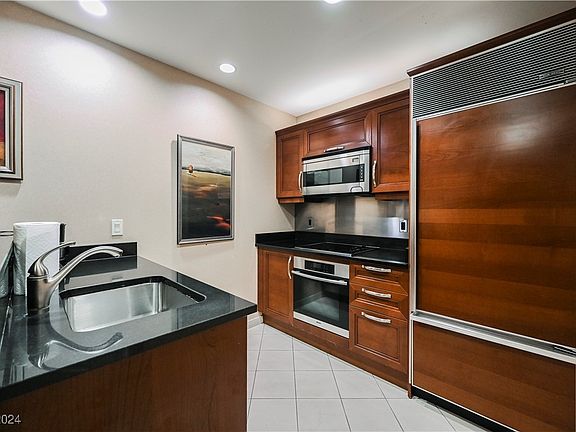5th image of 125 E Harmon Ave #414
