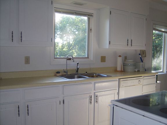 5th image of 10437 16th Ave NE