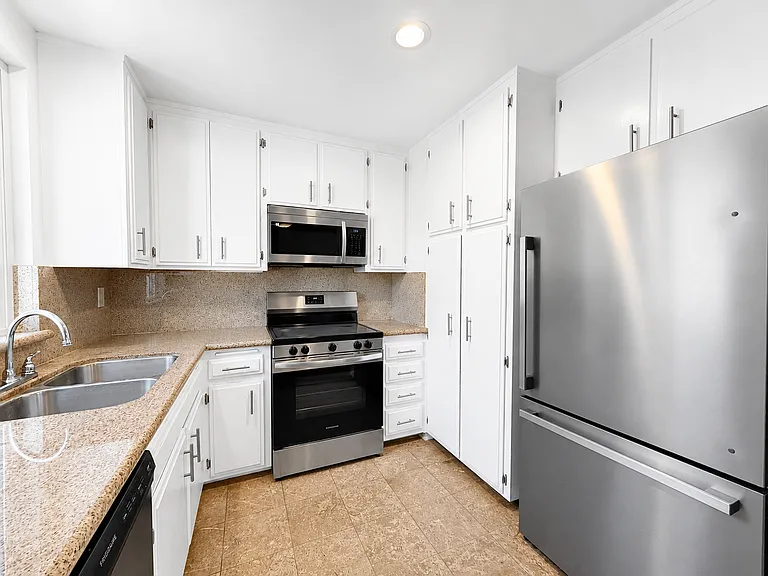 1111 Euclid St — Photo 9