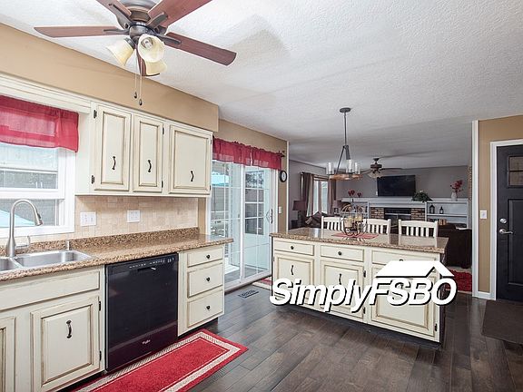 5th image of 2655 New Lexington Dr