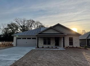 47 Olaff Rd, Cowarts, AL 36321