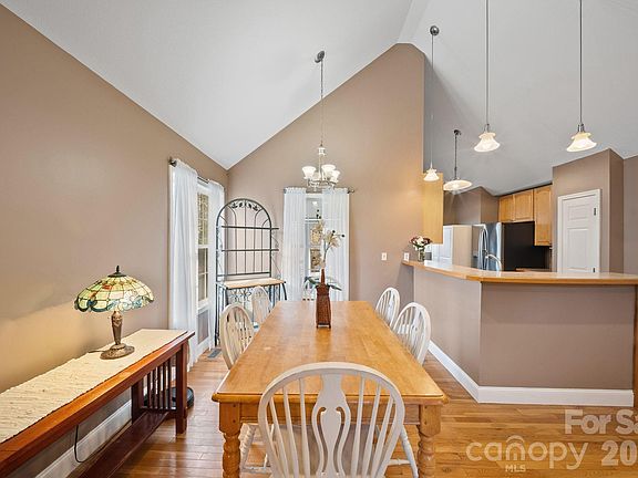 2nd image of 8 Maltese Ln