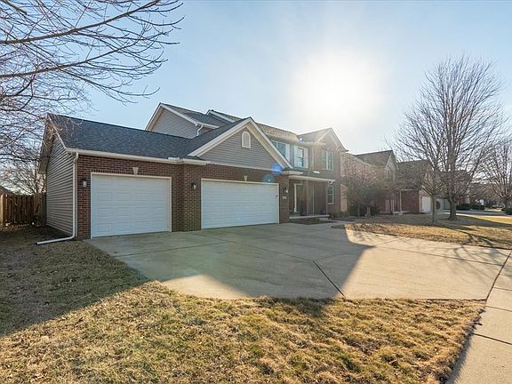 3rd image of 801 Balsam Rd