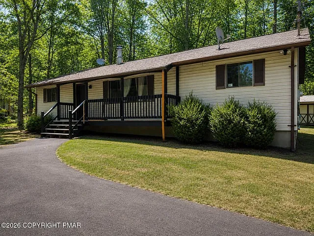 1215 Steele Cir — Photo 1