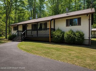 1215 Steele Cir, Bushkill, PA 18324