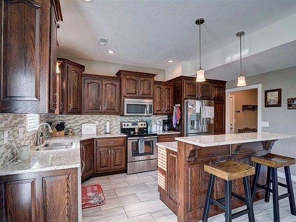 3rd image of 214 Highland Grove Dr
