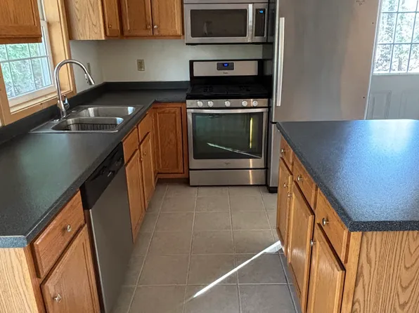 38 Springer Dr, Naples, ME 04055