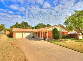 905 Elmwood Dr, Edmond, OK 73013