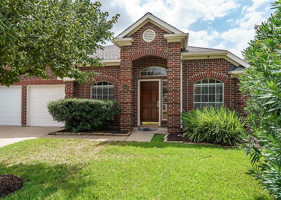 Delightful 1-story home located on a cul-de-sac street in the master planned community of Fairfield!