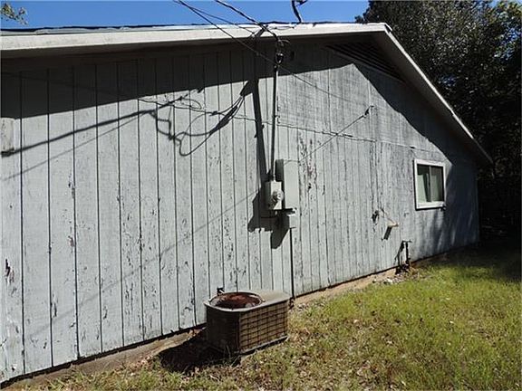 5th image of 909 Stewart St