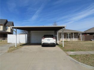 941 N Windermere Dr, Moore, OK 73160