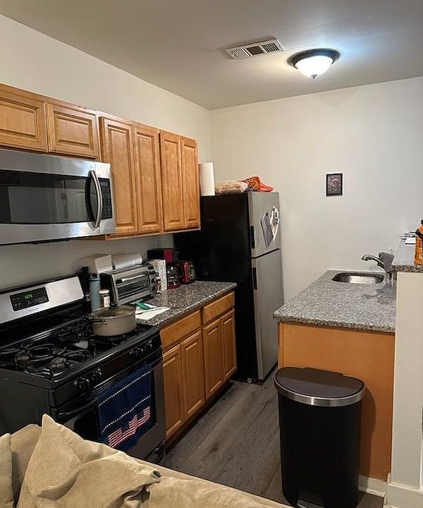 1st image of 632 2nd Ave #11