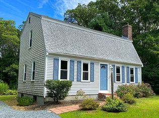 18 Saxony Dr, Mashpee, MA 02649