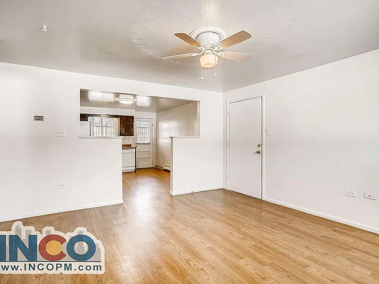 290 S Hoyt St — Photo 2