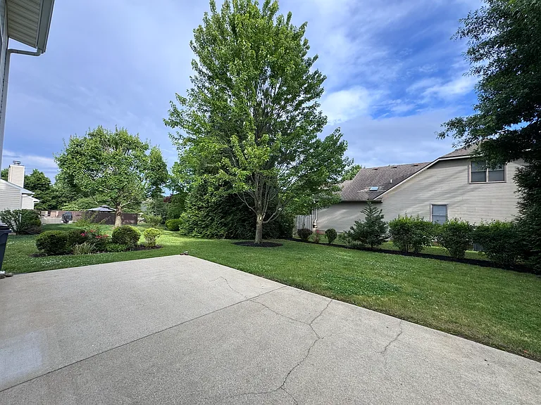 252 Masterson Station Dr — Photo 5