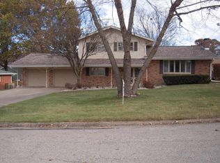 1110 Hillcrest Rd, Rockford, IL 61108