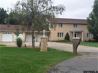 45 Tanners Ln, Rensselaer, NY 12144