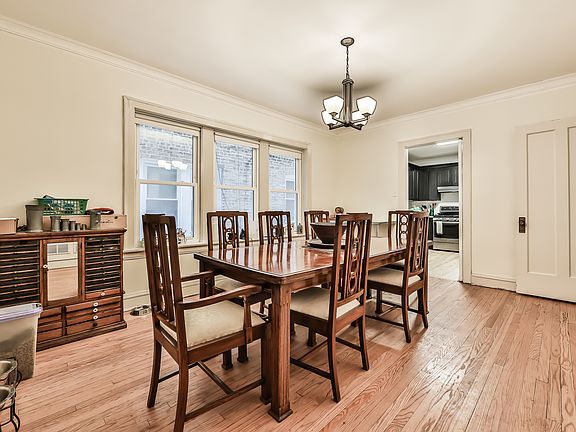 4th image of 2047 W Farragut Ave #1