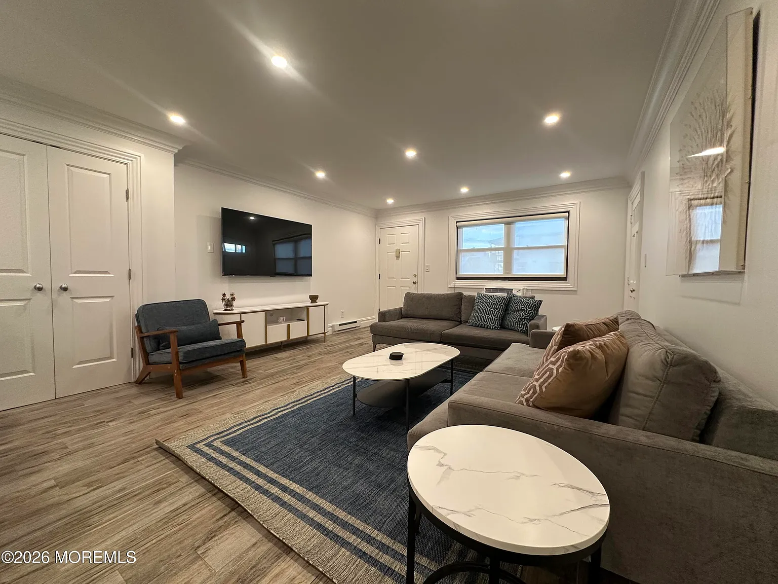 1 bed, 832 sqft, $2,100 — Photo 2