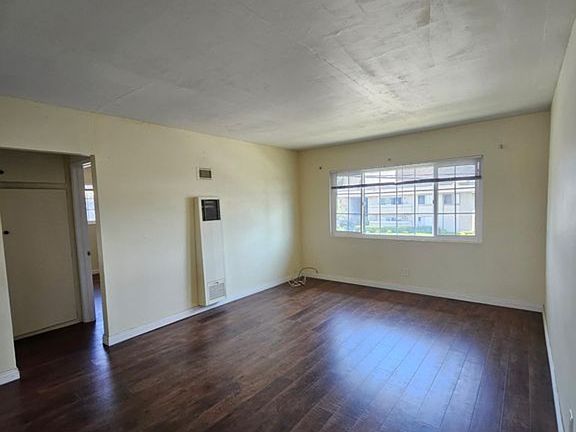 3rd image of 10595 Western Ave