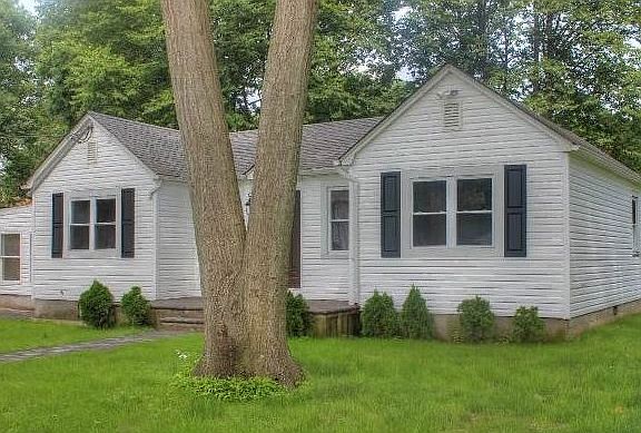 2nd image of 321 Essex St