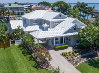 107 11th St E, Tierra Verde, FL 33715