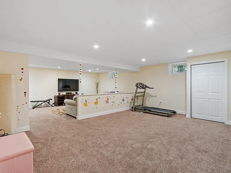 186 Salem St — Photo 21