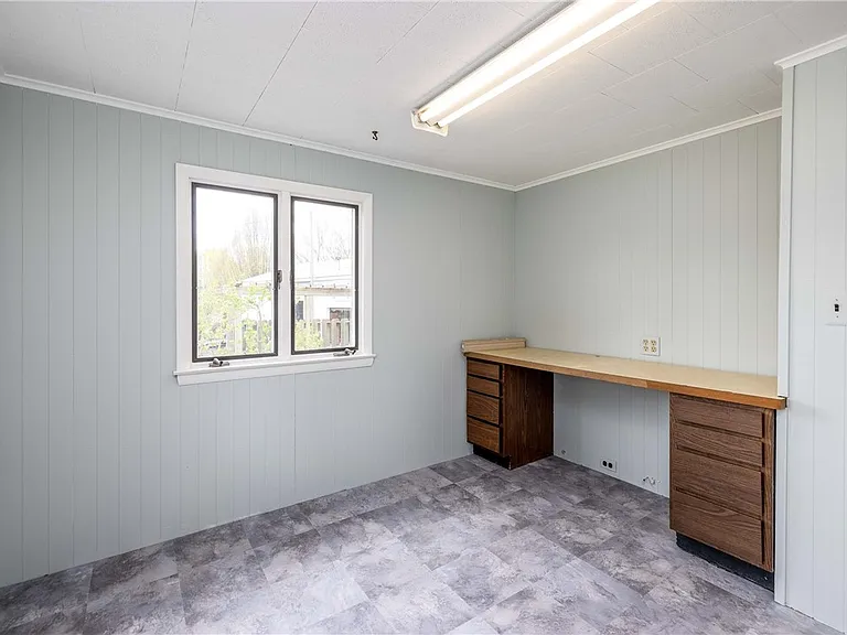1253 Fairport Rd — Photo 34