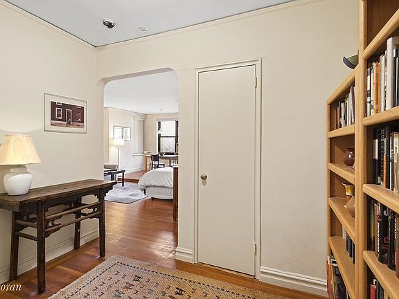 3rd image of 222 E 35th St APT 5K