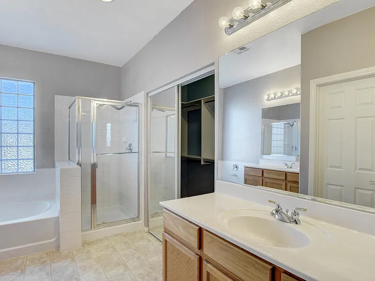 2349 Brooklyn Bridge St — Photo 22